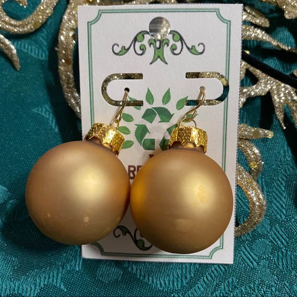 🎄New Christmas Bulb Earrings & Necklace Set - Picture 2 of 6